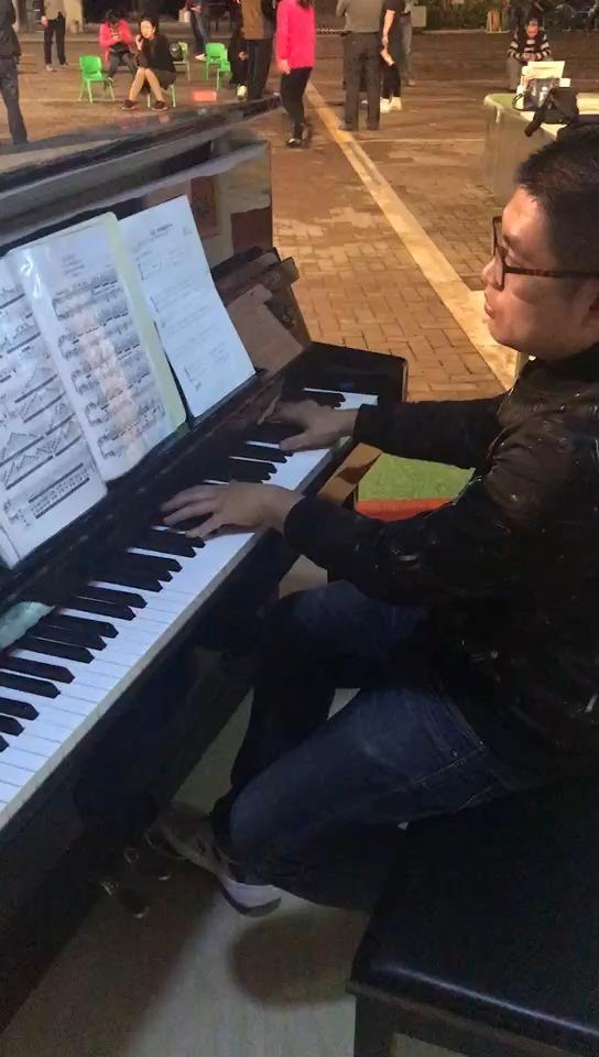 钢琴版块旋转一分钟3000音大师吕卓然的来龙去脉1