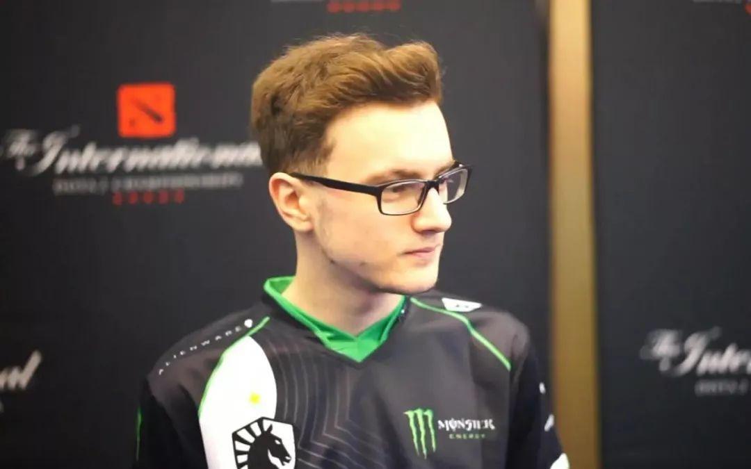 作为曾经的天才少年,奇迹哥是全球第一位9000分大神