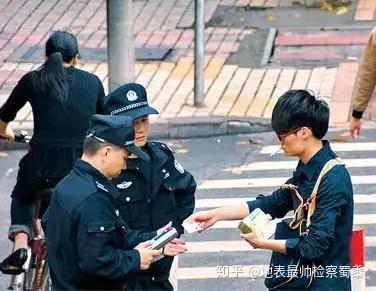 警察能随便查身份证吗 这个简单的问题为何吵成这样 知乎