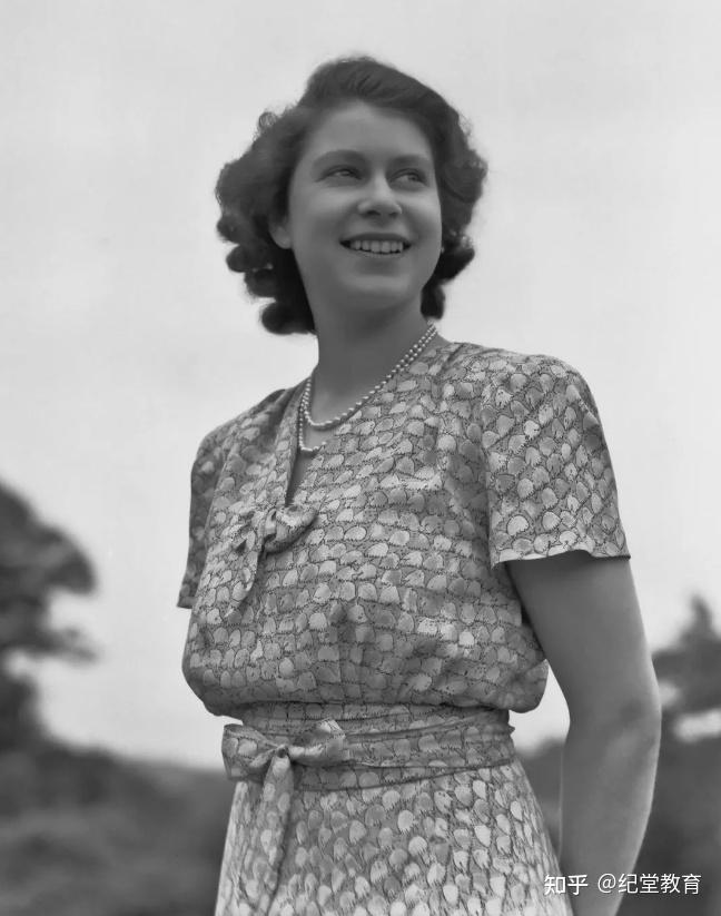 1926年4月21日,伊丽莎白二世出生于伦敦,是英国温莎王朝第四代君主,英