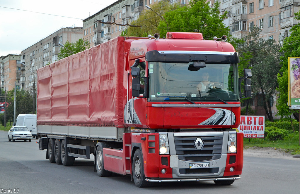 而雷诺的整车只有零星的进口到国内,在2004年雷诺的马格农甚至还在