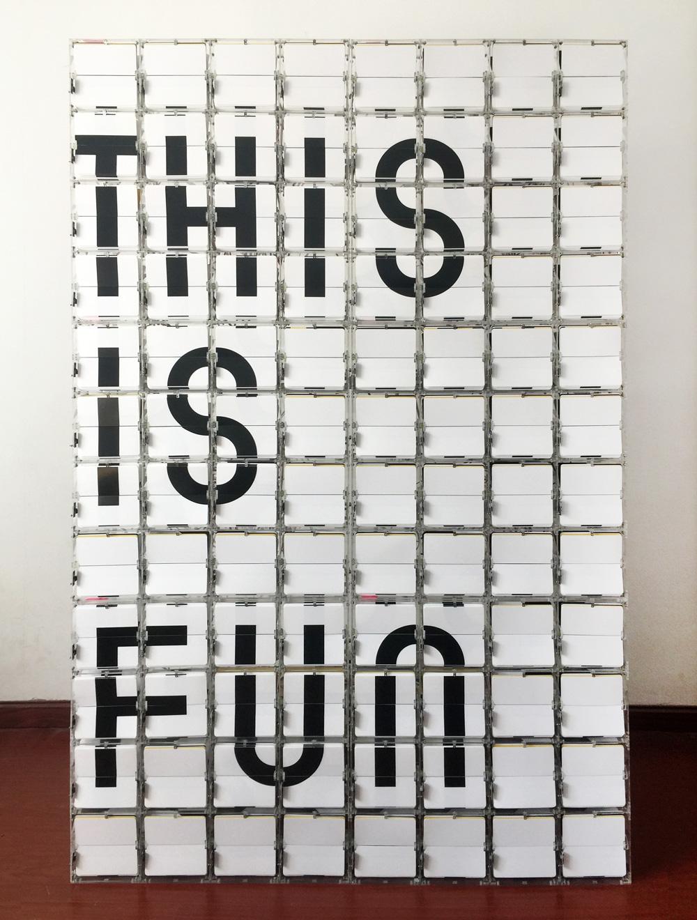 矩阵屏)就是一个基于古老的翻牌显示技术而创作的大型动态机械装置