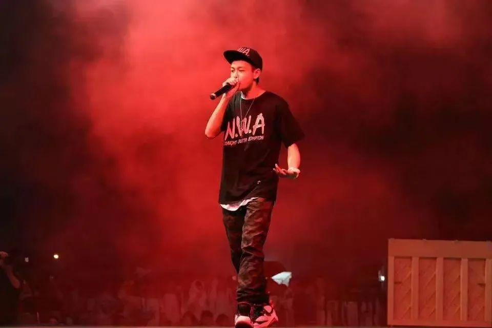 《说唱新世代》的综艺之王、著名高抬腿表演艺术家周密，是如何跨上央视的？ - 知乎