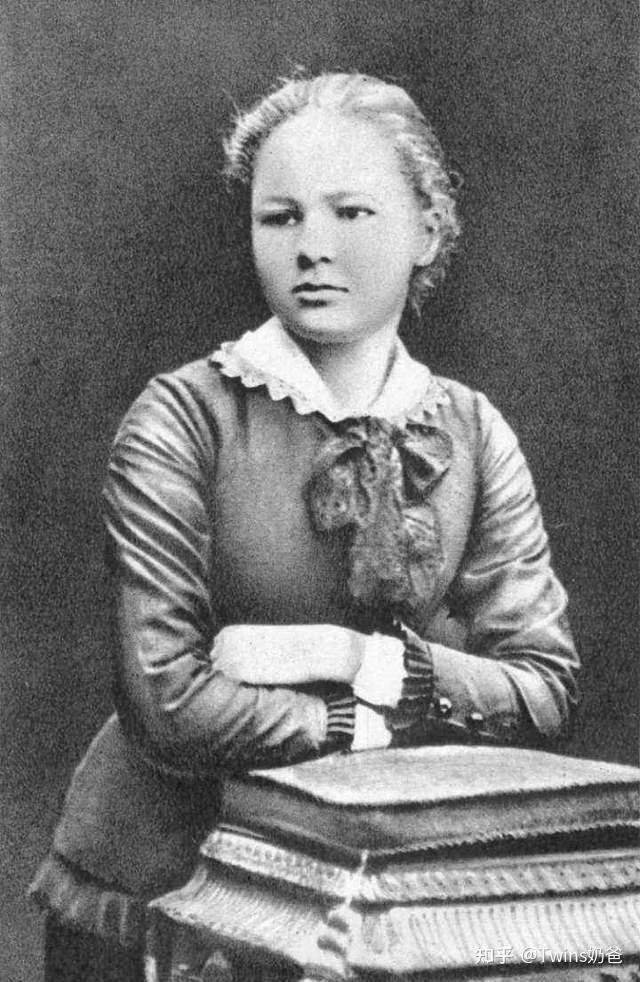 第一位母女皆获诺贝尔奖的科学家,居里夫人的童年生活是怎样的?