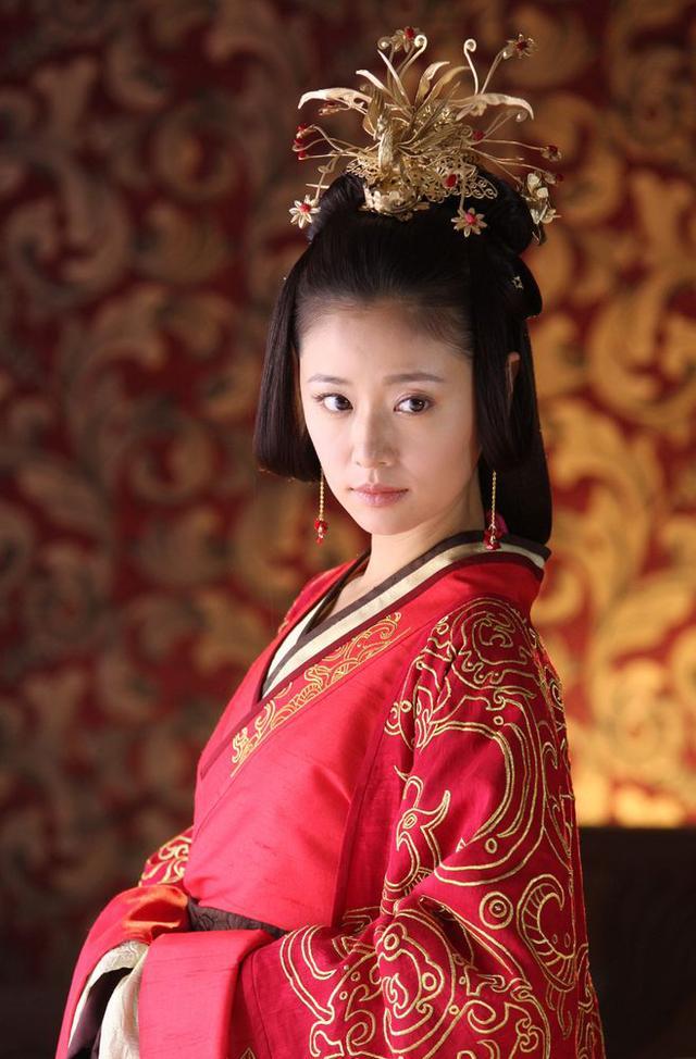 魏晋南北朝时期比较流行.二十八,十字髻倾髻属于结椎式发髻,发髻倾斜.