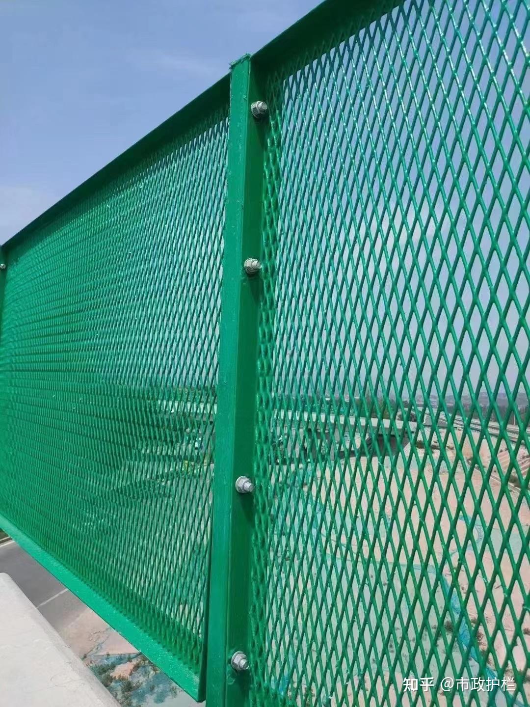 高速公路里程逐渐增多更新更换旧的桥梁防抛网提升形象加固防护