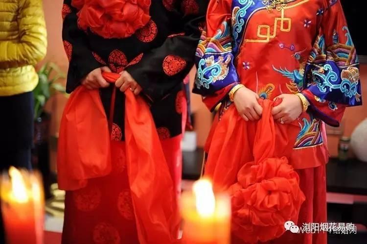 15 人 赞同了该文章 古代婚礼有六礼:纳采,问名,纳吉,  纳徵,请期,亲