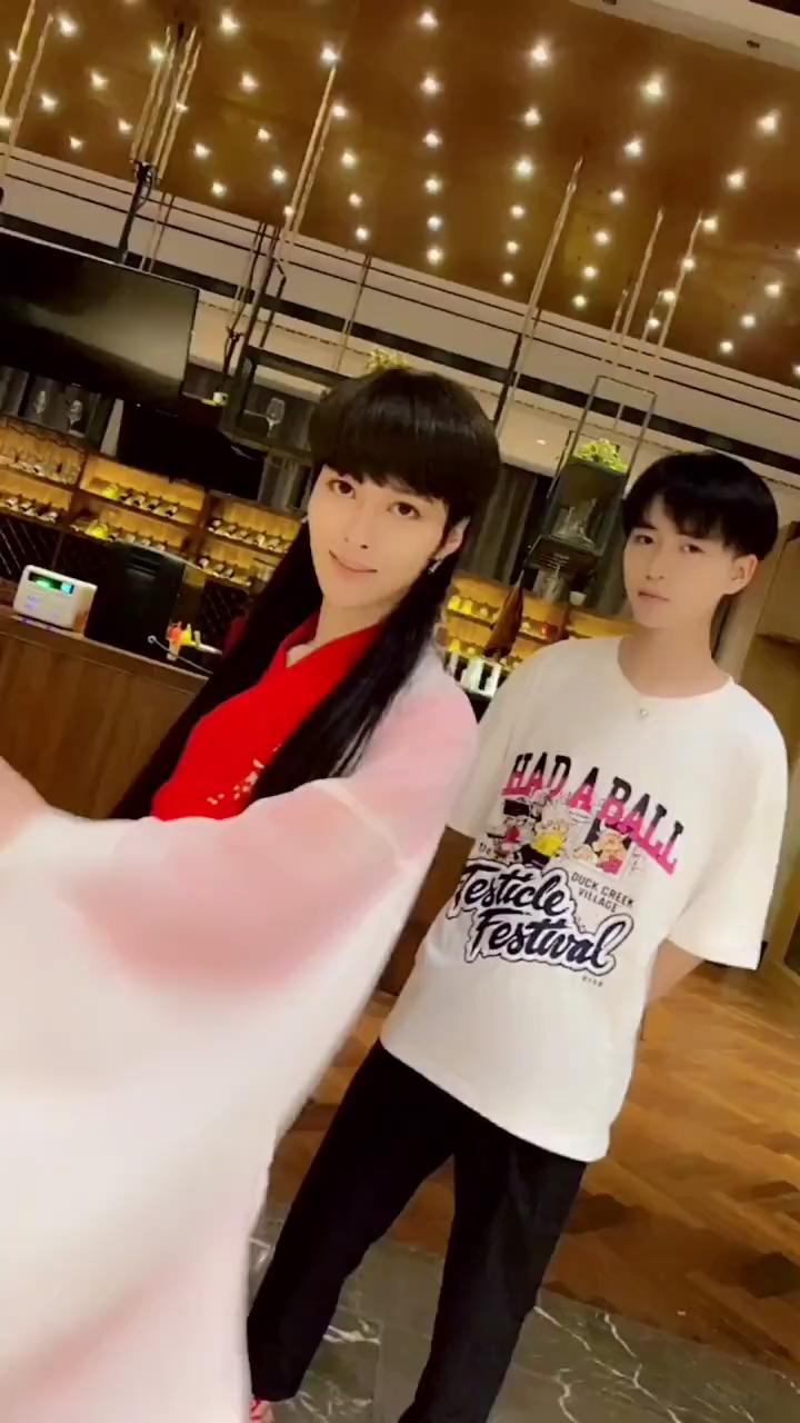 邰老板红衣哥哥 我觉得这种问题下 他必须拥有姓名 先不多说,发个页面