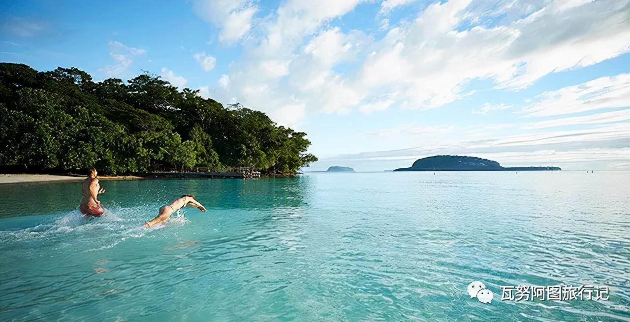 在香槟海滩游泳《太平洋经济监测》的政策简报审查关键问题,对太平洋