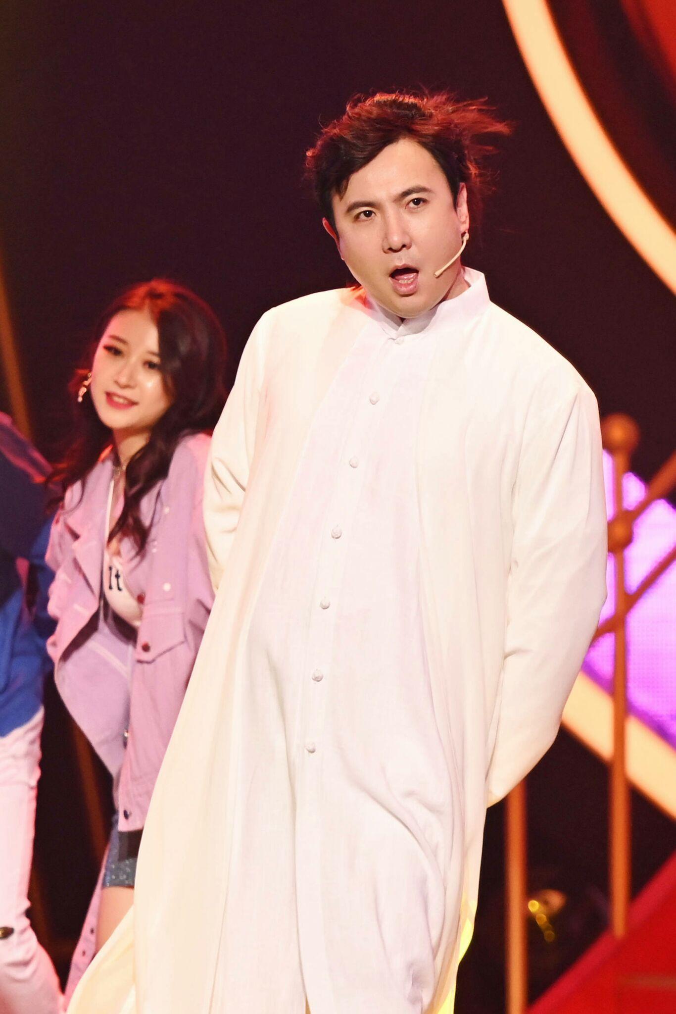 王牌对王牌搞笑片段沈腾贾玲 v2-7ee067161fb778444dc33cf65a4d2183_r.jpg