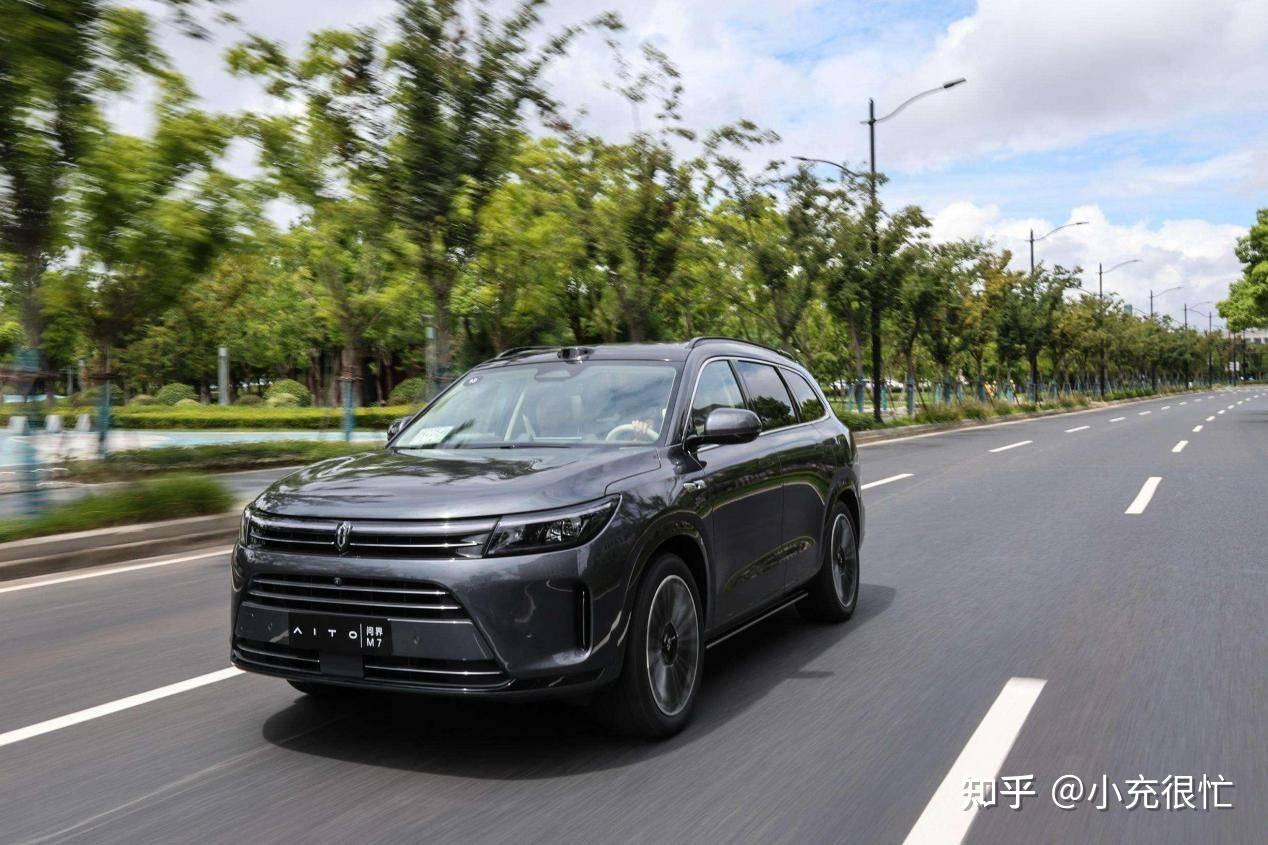 问界降价2万小鹏推智驾补贴新能源汽车价格卷出新高度