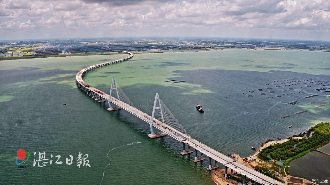 跨越通明海后进入雷州市沈塘镇,跨越湛江海湾桥连接线二期和粤海铁路