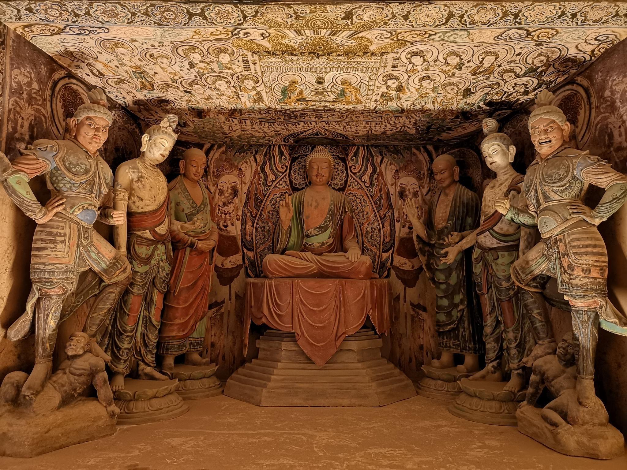 神游千年大美敦煌盛唐45窟西龛彩塑各有神采配合龛顶壁画北壁净土佛国