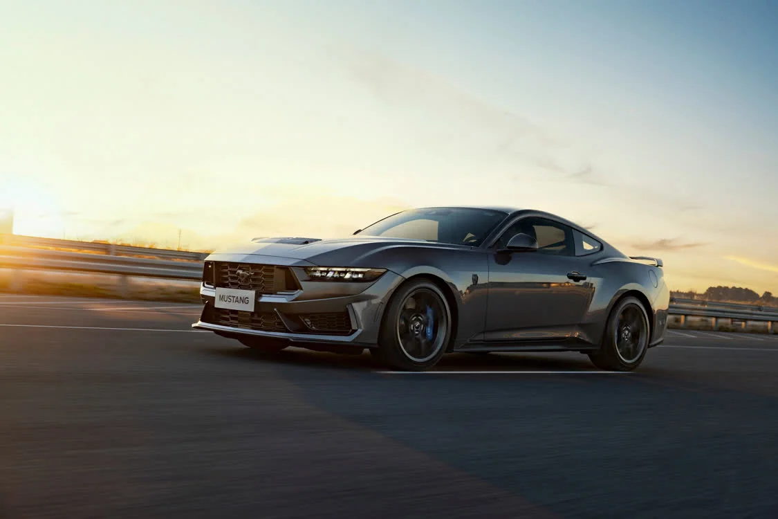 自吸大V8！很难不爱它！体验全新福特Mustang Dark Horse - 知乎