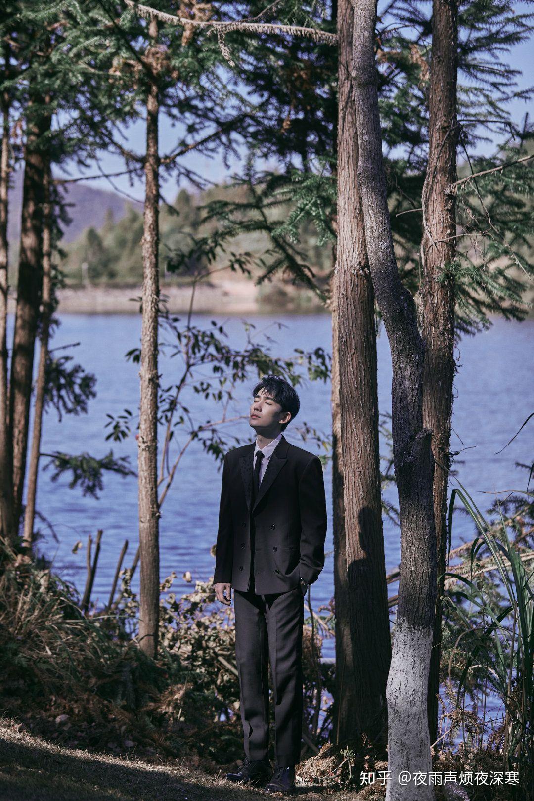 有没有朱一龙背影照或者远景照,可以当手机壁纸或者电脑桌面的?