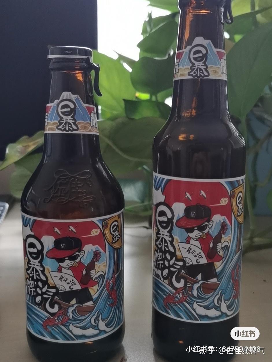 您去超市看到这两瓶葡萄酒你会觉得哪一款外观能吸引你让你有购买欲望