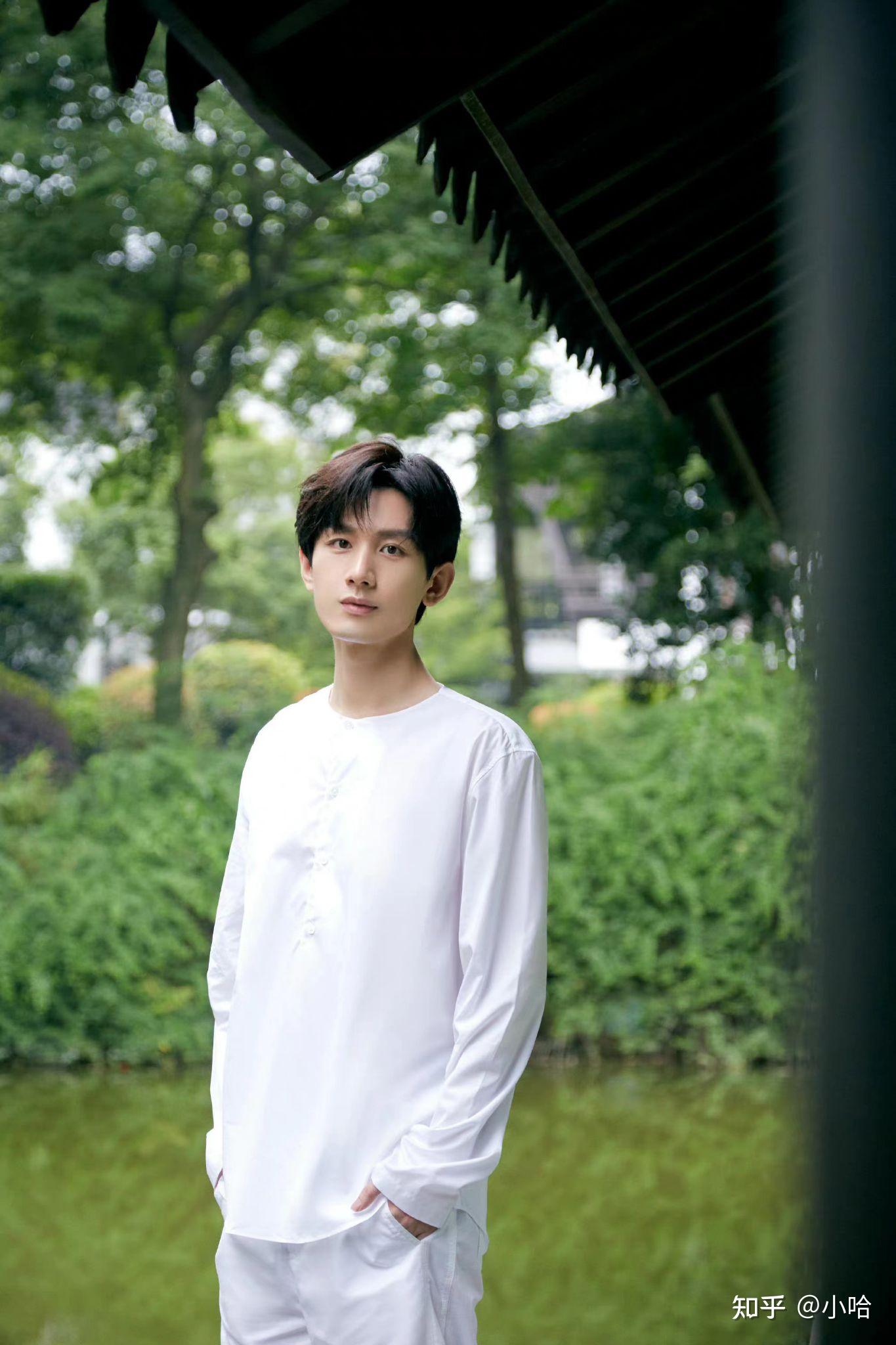 成毅的壁纸图片大家能分享一下嘛? - 知乎