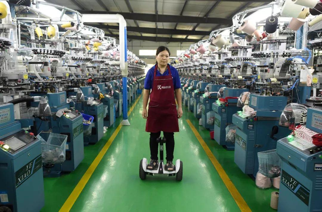 袜子厂工人上班的图片图片