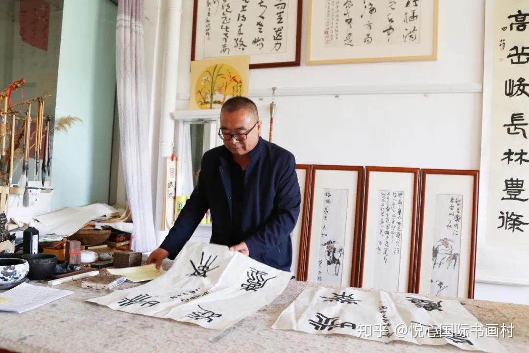 书画长廊驻村书法家田军工作室书画长廊驻村画家何飞鸿工作室书画