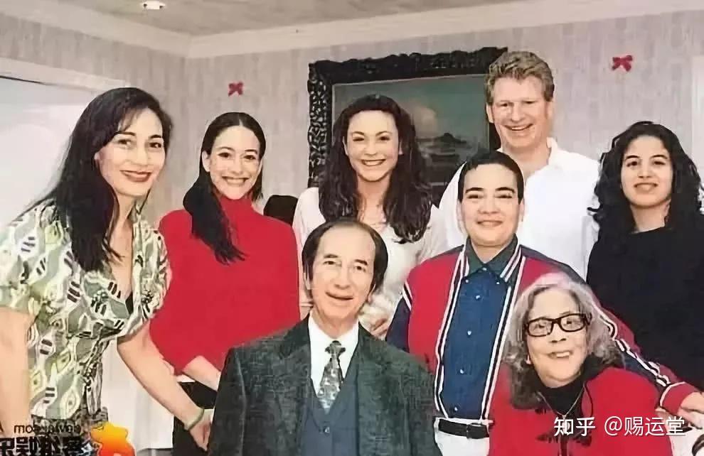 澳门赌王最美女儿何超英名字严重冲克最后精神失常成了疯婆子