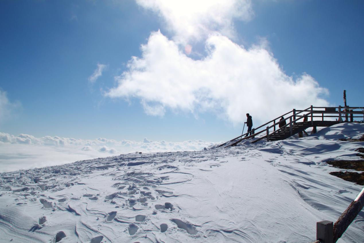 石卡雪山高山俯视香格里拉景色别有韵味