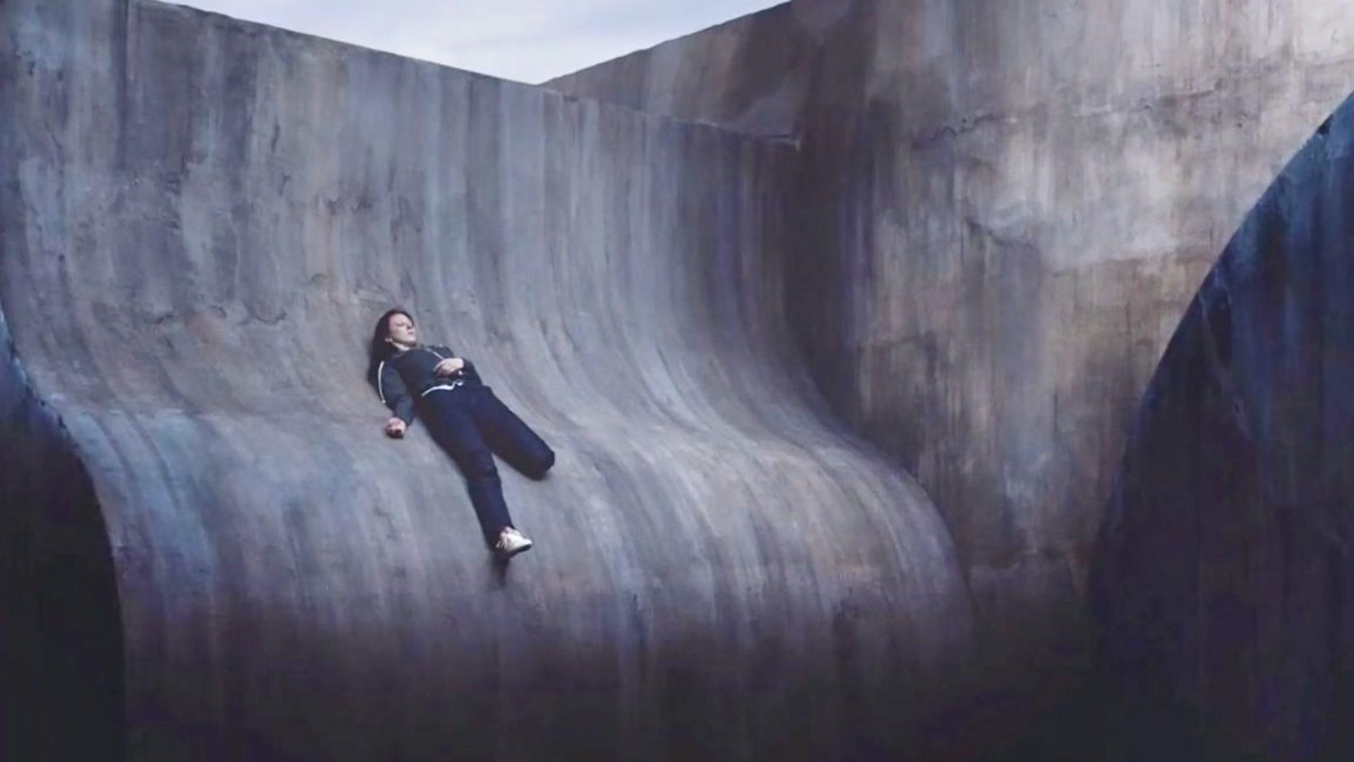 小伙每天在地铁偷拍一个漂亮女孩,当他翻看录像,发现可怕一幕!