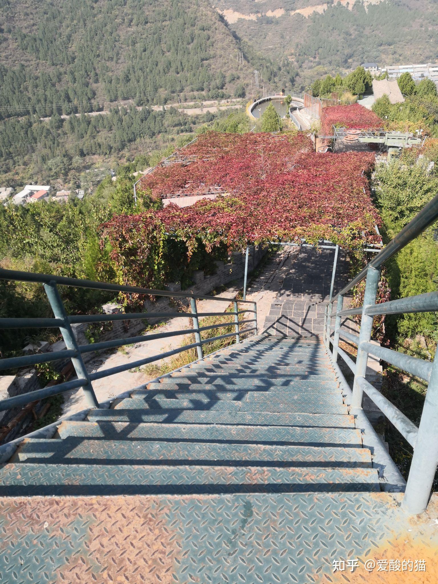 北京月亮山玻璃栈道图片