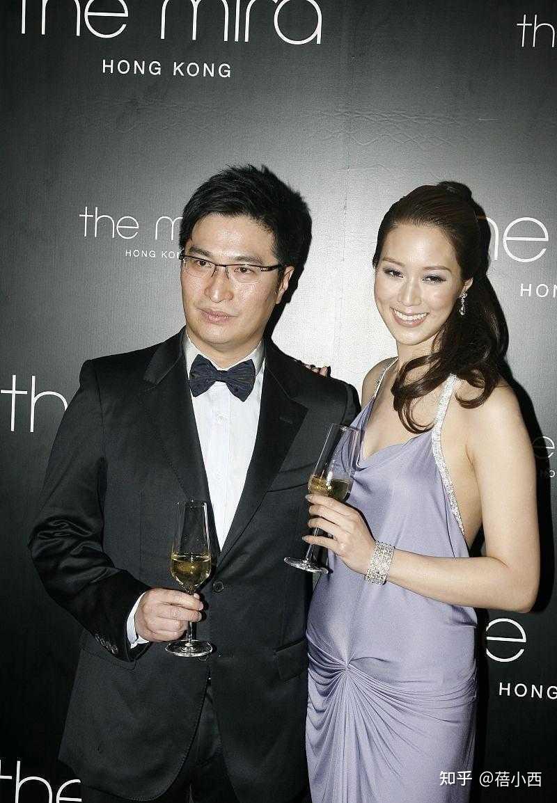 徐子淇在富豪老公面前真敢穿一袭紫色露背连衣裙也就她撑得住