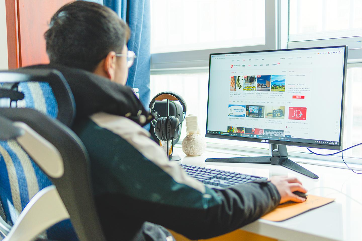 电脑外接显示器怎么接大屏幕 v2-8074c51aa2b7b9e6970091c6197af896_1440w.jpg?source=172ae18b