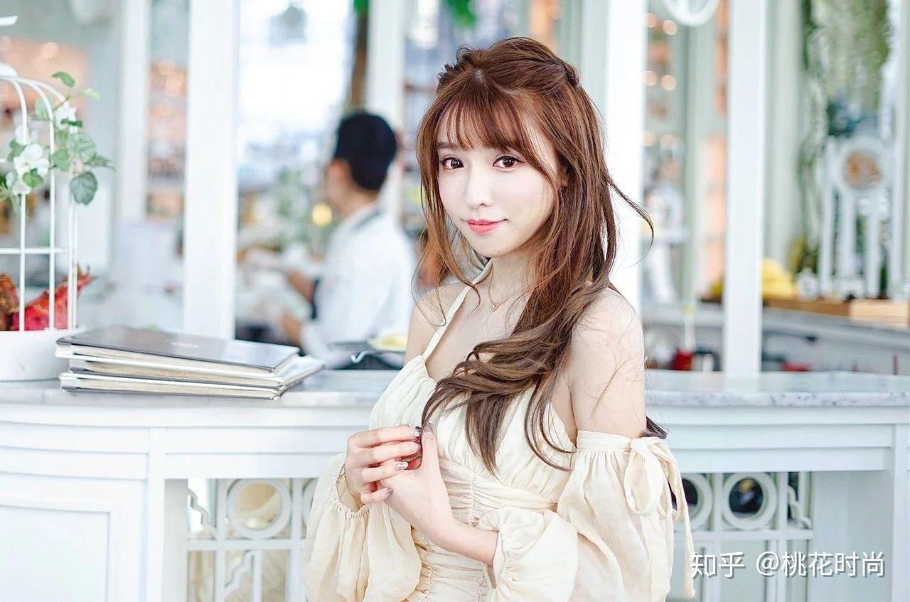 大巴睡美人谭咏曦微胖界的网红辣模好身材压根遮不住