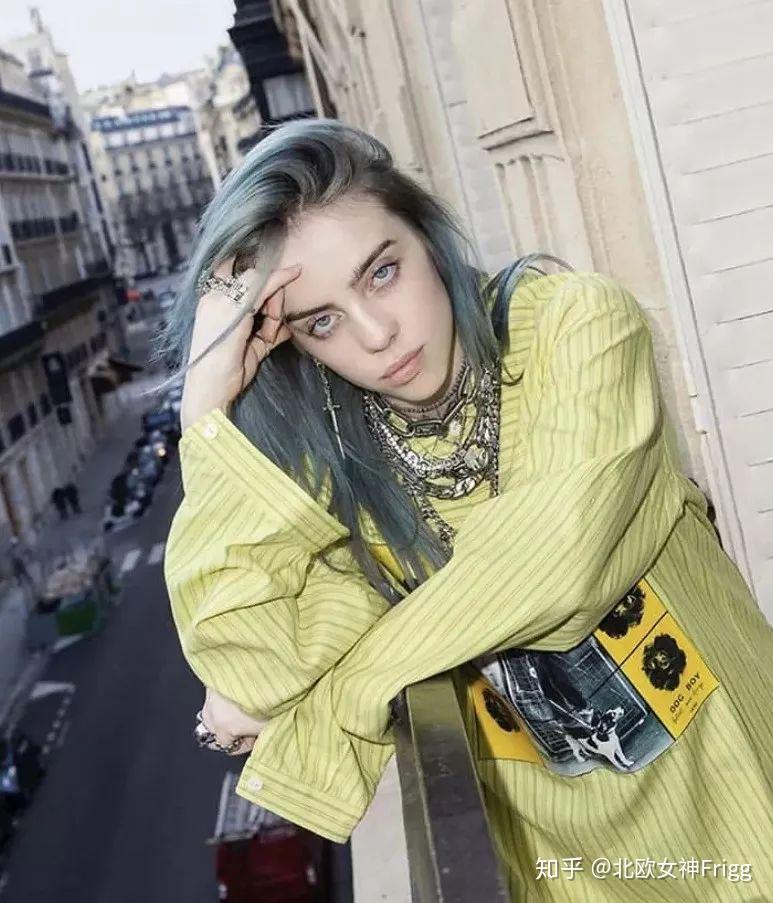 14岁出道,18岁火遍全球,堪比当年的艾薇儿,她就是"怪奇物语"——碧梨