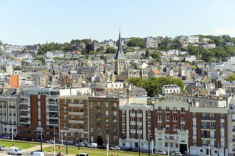 勒阿弗尔主场迎战巴黎足球会 法乙焦点战一触即发 双方为升级资格展开激烈争夺