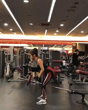 身材火辣,和女儿同框似姐妹,别人猜不出年龄是一种什么体验?