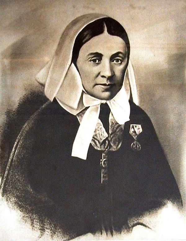 护理先驱南丁格尔提灯女士还是复仇天使