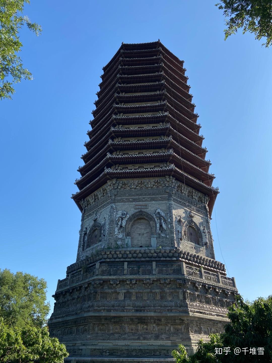 下午探寻了北京冷门古迹玲珑塔,又名慈寿寺塔,位于玲珑公园内,乃明