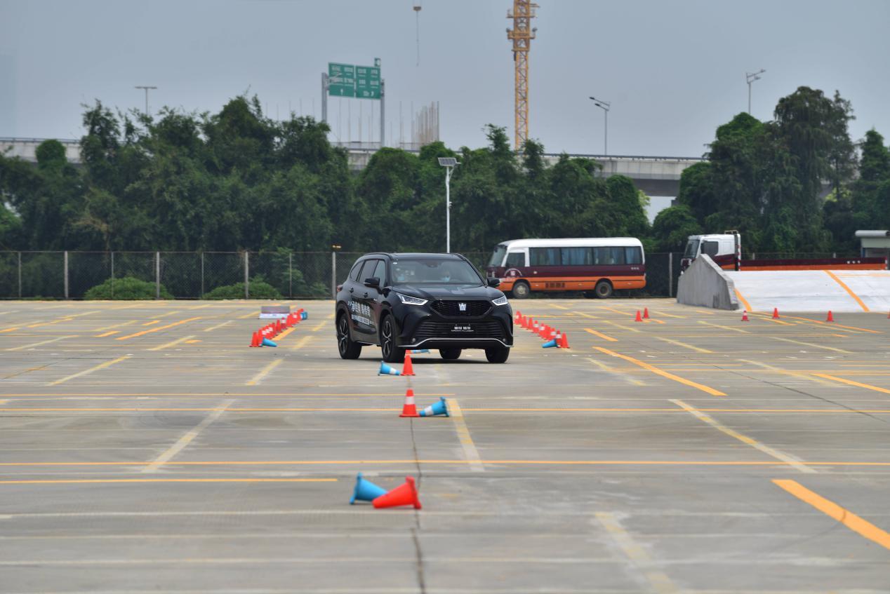 变身suv的皇冠还是皇冠吗场地试驾皇冠陆放