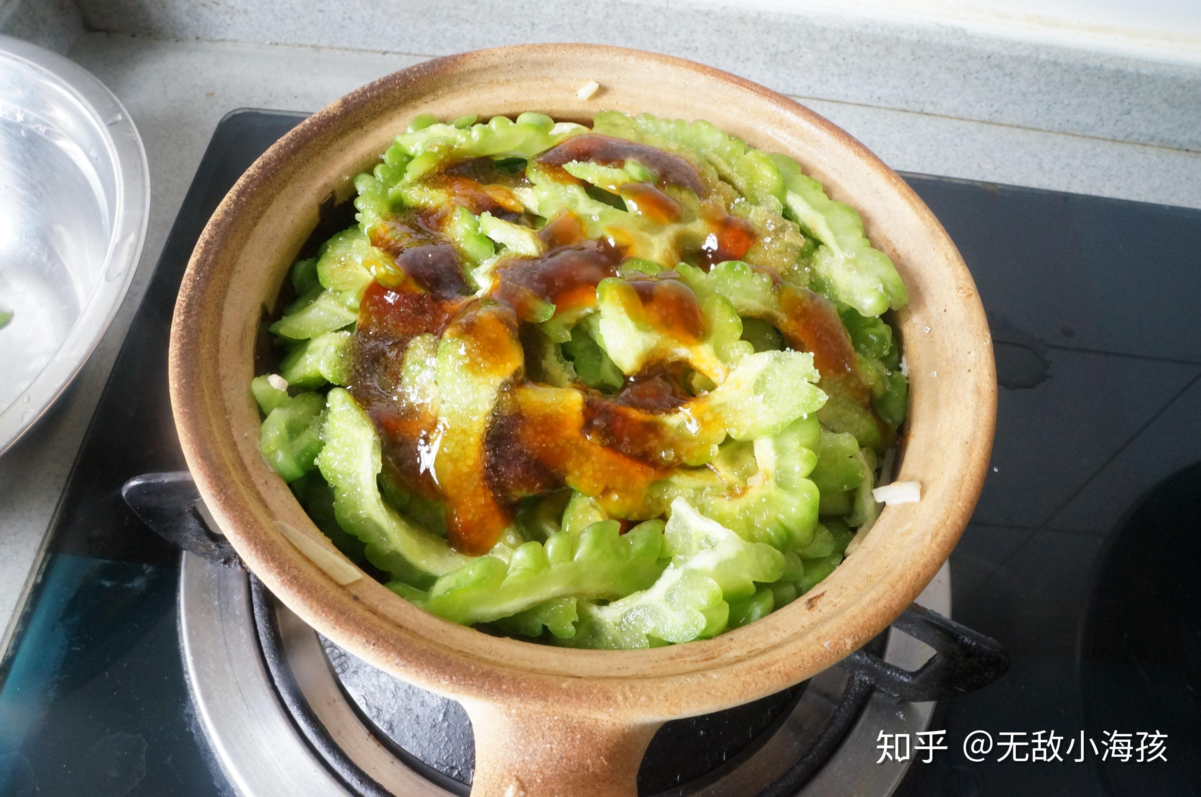 小海家庭厨房家庭美食啫啫苦瓜煲