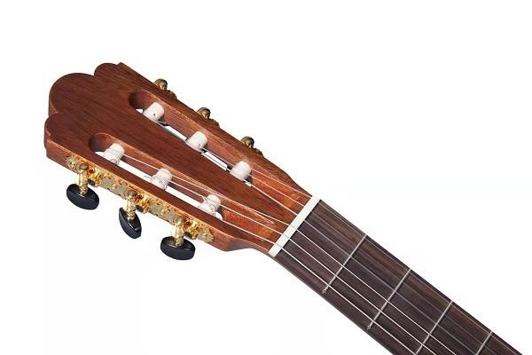 阿尔达米拉这款古典吉他性价比不错初学者可挑选