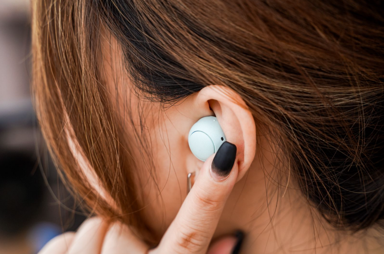 8mm驱动单元,还配备了数字声音加强引擎,自定义均衡器和360临场音效