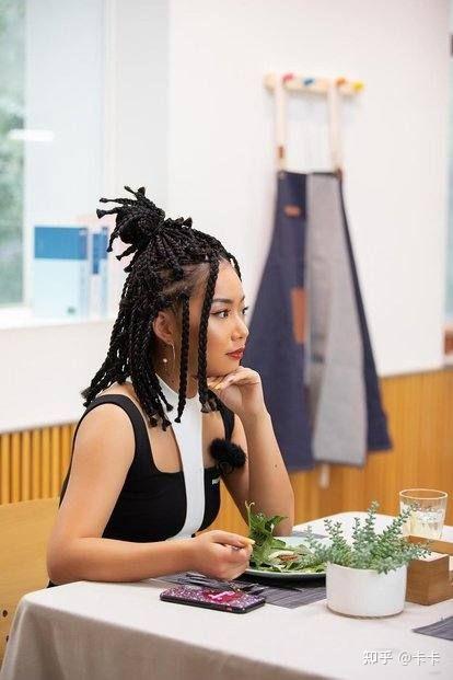 王小草本人身材 v2-82804981a2ba123751767106ea0df777_b.jpg