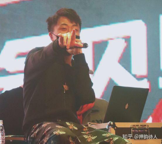 丁飞红花会真正的灵魂创始人影响了贝贝的第一代押韵狂魔