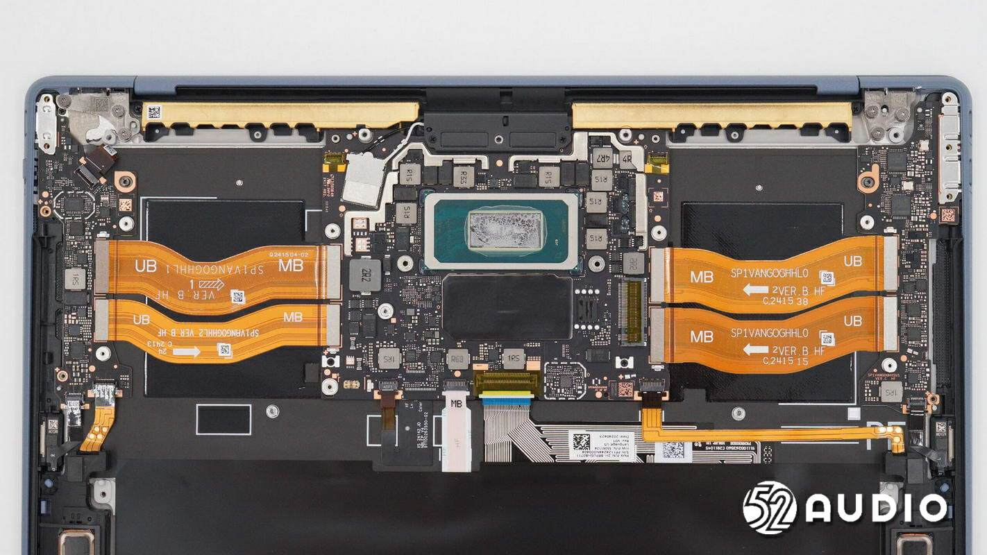 该笔记本为主板 散热系统 电池组三段式结构,其中电池容量为6000mah.