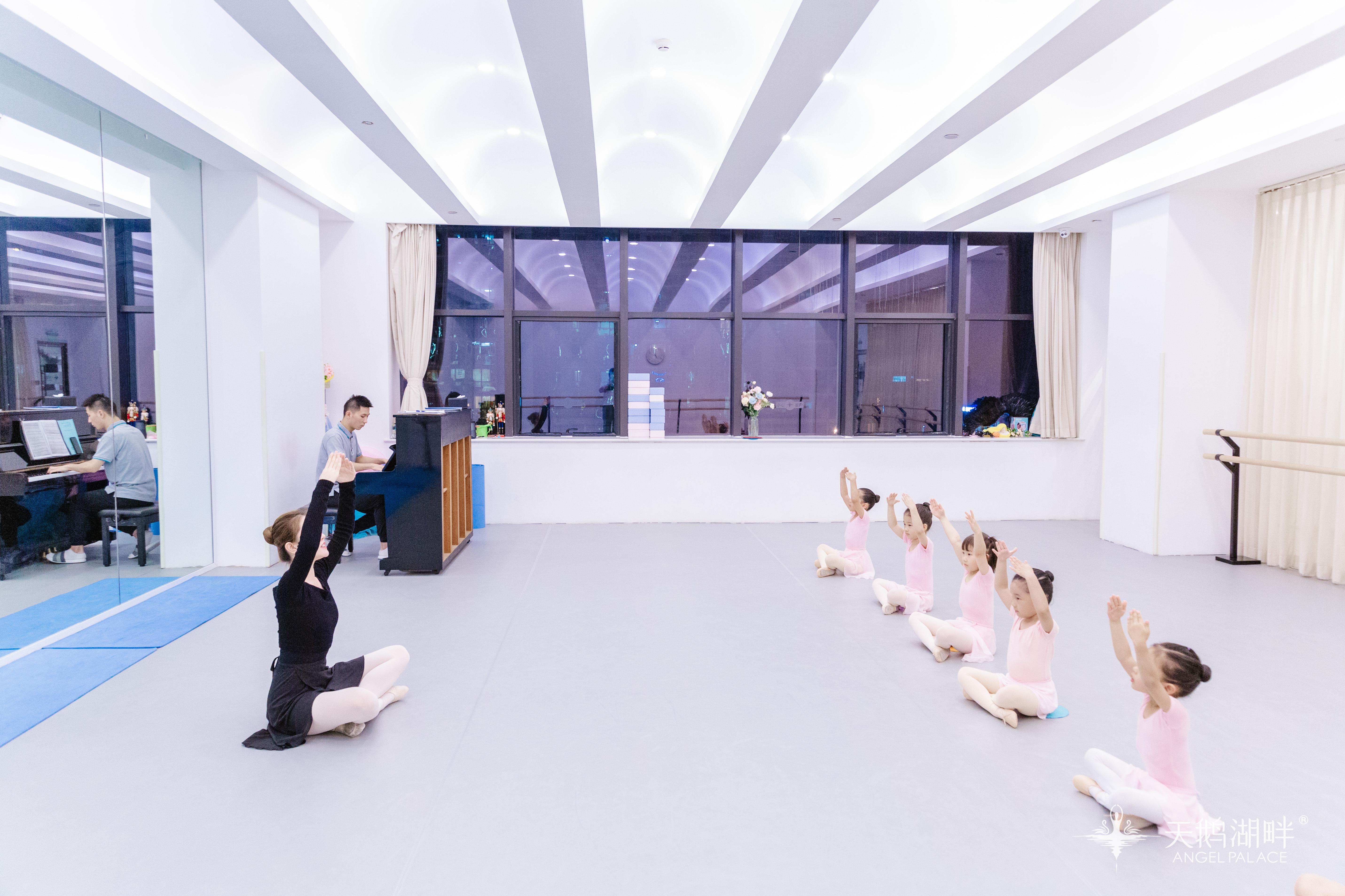 家都不想回哭着喊着要跳舞这到底是什么芭蕾课