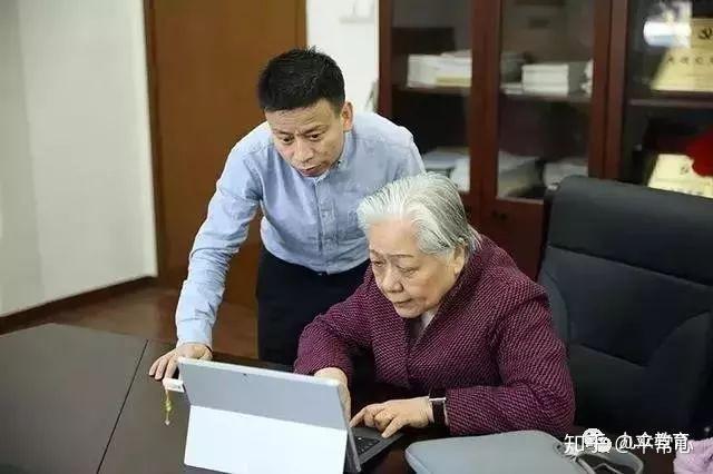 陈志文:2002年卸任教育部副部长后,您又回校开展前沿科学研究,带领