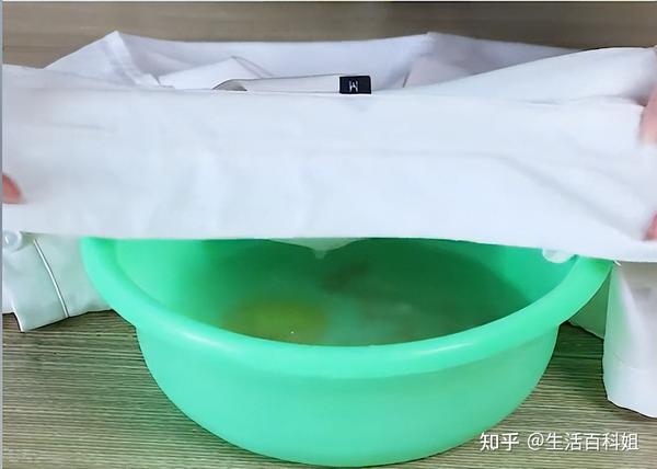 白色衣领汗渍发黄怎么洗掉？2招必知的处理白色衣服变黄方法 - 知乎