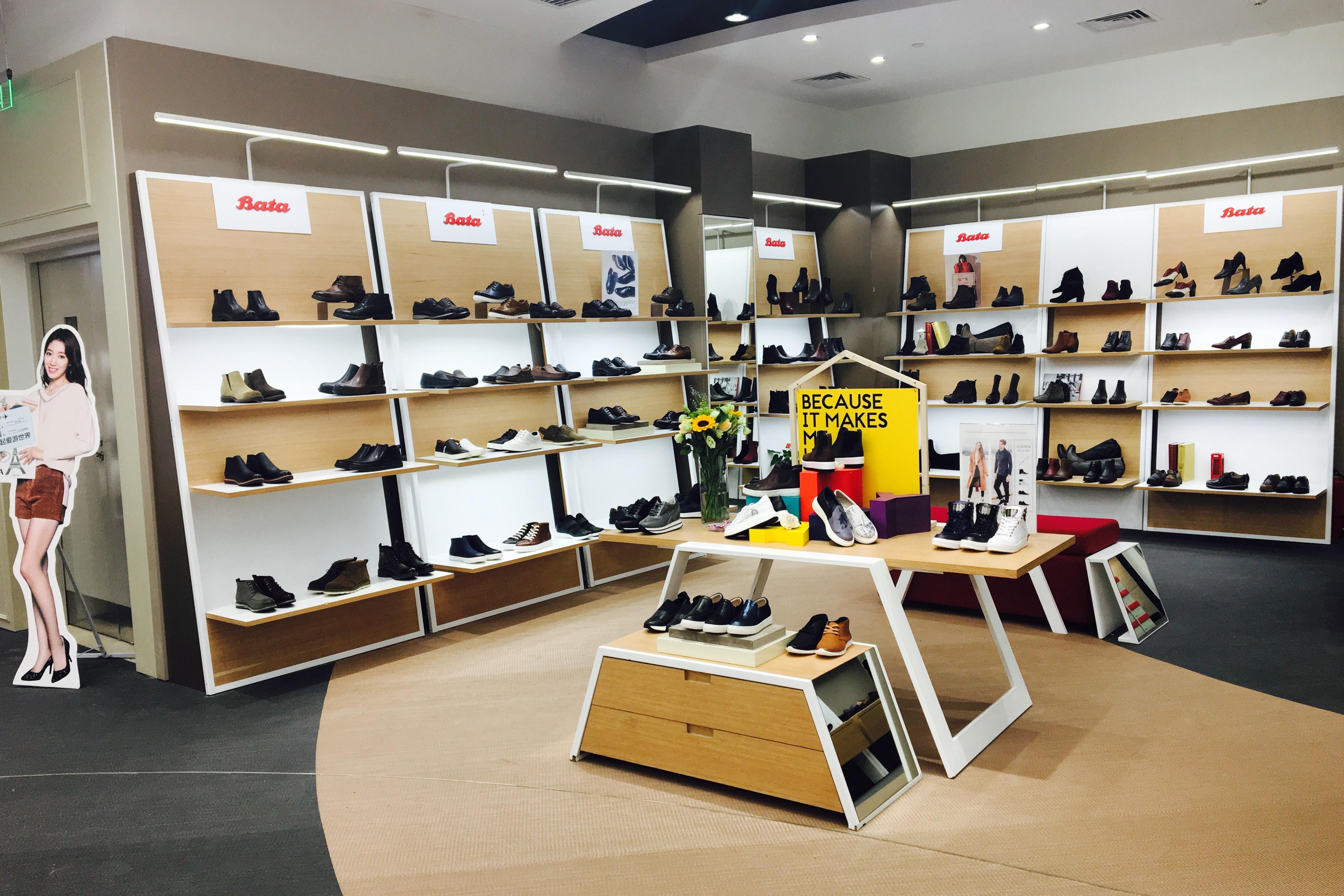 百丽在七宝万科广场以百货招商的方式打造了一个鞋区