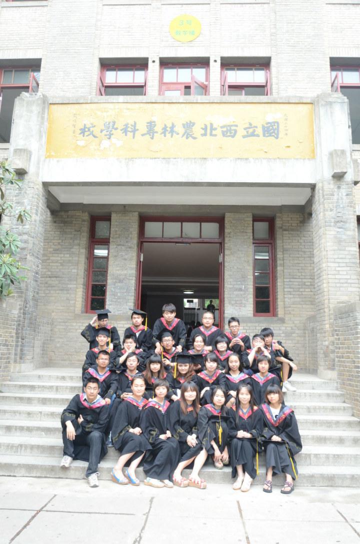 专科生毕业照穿学士服真的好吗?