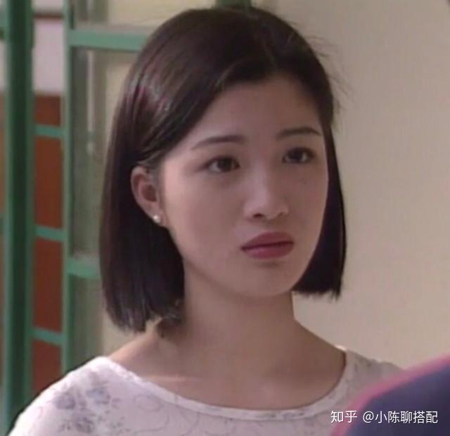 43岁陈少霞三胎产后亮相皮草加身优雅贵气62岁富豪老公好绅士