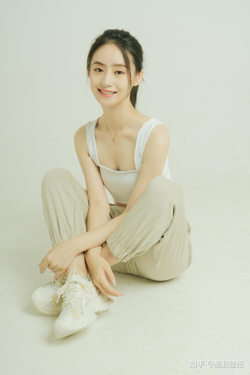 90后演员依灵:戏外清新灵动,戏内反差演绎高冷女警花 - 知乎