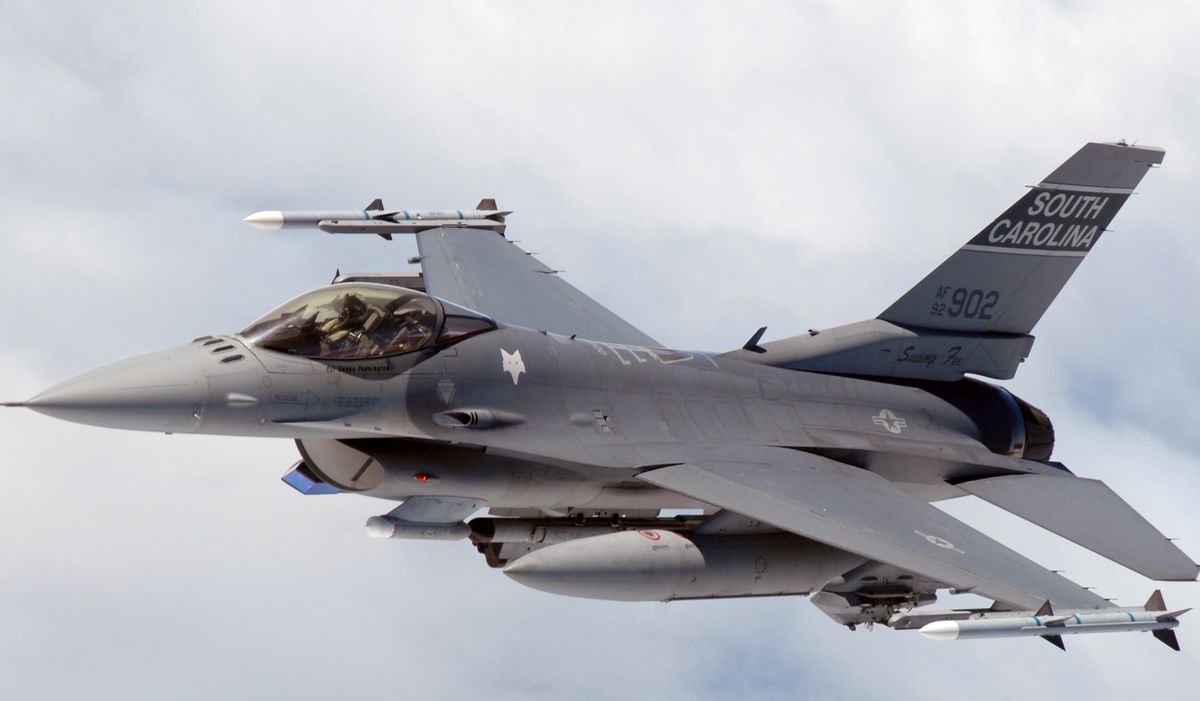 智利空军升级f-16战斗机,计划服役到2040年,洛马公司又赚翻了